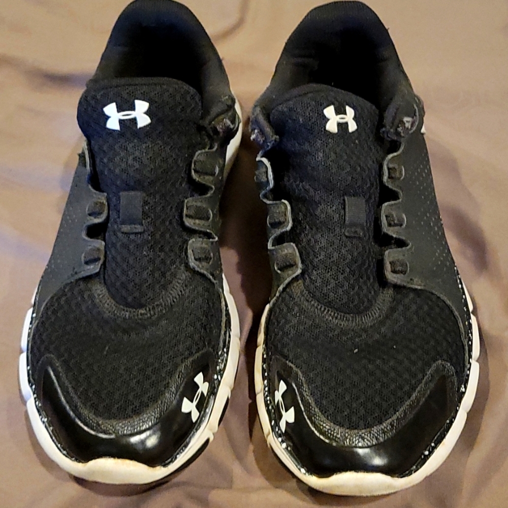 Under amount running shoes